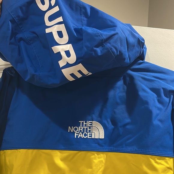 ❗️SUPREME x NORTHFACE NWT❗️ - Picture 8 of 8